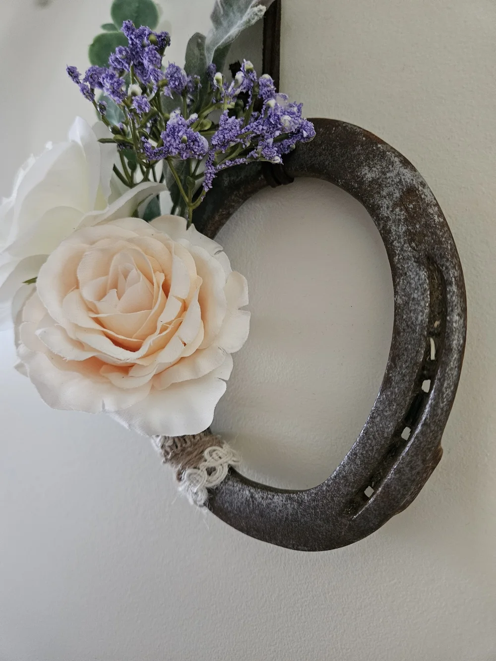 Rustic Horseshoe Wall Hanging with White and Peach Flowers